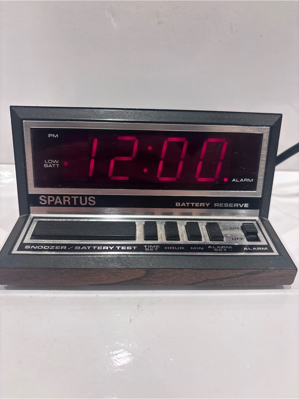 Vintage Spartus Digital LED Alarm Clock Battery Reserve Faux Woodgrain Retro